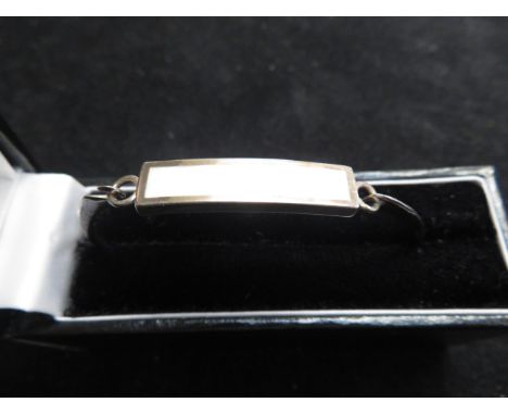 Boxed silver bangle with mother of pearl 