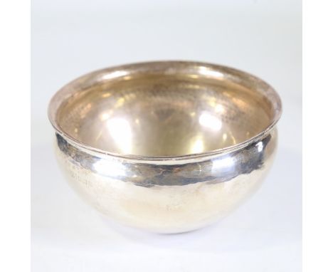 A George VI silver bowl, planished decoration, by Mappin & Webb, hallmarks Birmingham 1938, diameter 12cm, height 6.5cm, 5.9o