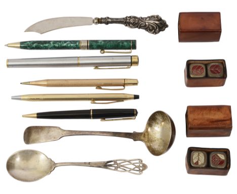 A Scottish George IV silver fiddle pattern toddy ladle, various propelling pencils, two pairs of silver dice and other itemsf