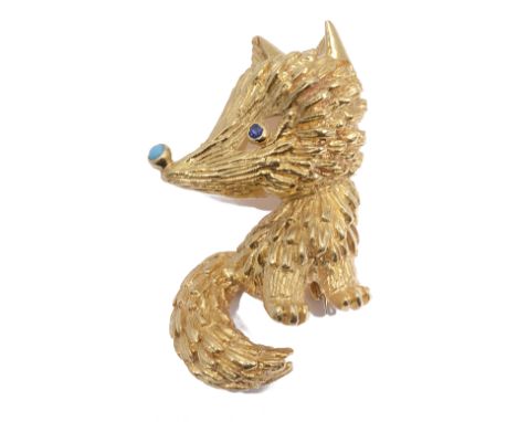 An amusing mid 20th century 18ct gold fox cub broochLondon 1969, realistically modelled and set with a turquoise and tiny sap