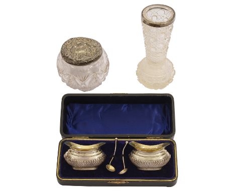 A collection of mainly early 20th century silver to include cased pair of Edwardian salts and cased sets of coffee spoons var