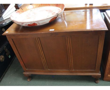 A modern plywood blanket box/box coffer
