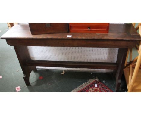 An oak pew / bench, 128cm wide, 69.5cm high, 30cm deep