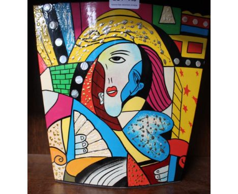 A decoratively lacquered vase, hand made in Vietnam
Condition: manufacturing blemishes, some scratches, rough areas to base w