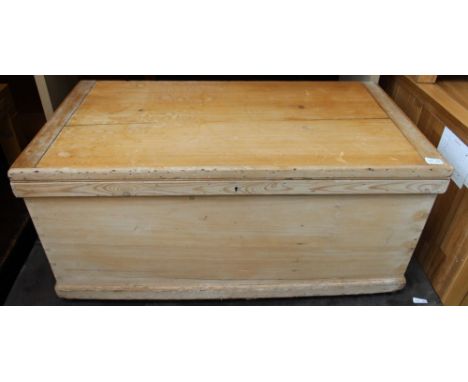 A pine lift lid coffer
