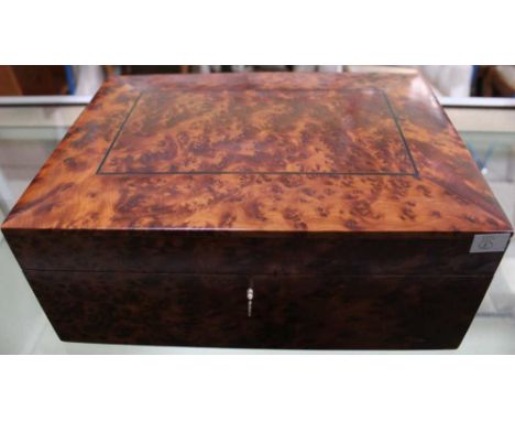 A burr wood table casket, hinged lid, with lock and key, 33.5 cm wide&nbsp;