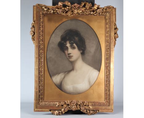 Beautiful pastel "portrait of a young woman" in a carved wooden frame - Weight: 4.60 kg - Shipping available - Region: Europe
