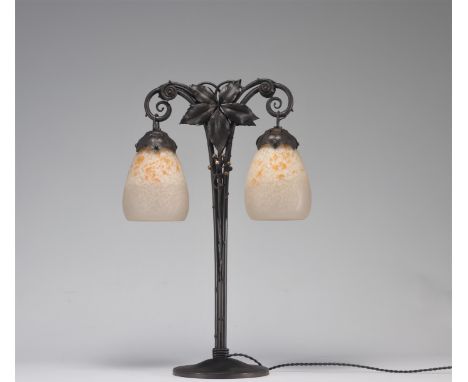 Art Nouveau double forged metal table lamp decorated with plants and 2 tulips Schneider circa 1910 - Weight: 2.23 kg - Shippi