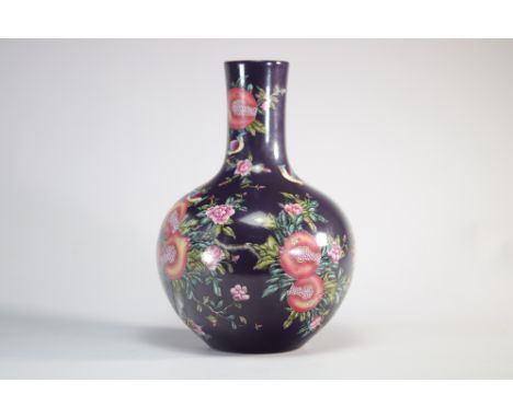 Porcelain vase with mauve background decorated with pomegranates, flowers and birds - Weight: 3.70 kg - Shipping available - 