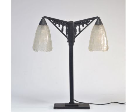 Double Art Deco lamp with hammered metal and 2 stylised glass tulips signed "Donna Paris" - Weight: 3.60 kg - Shipping availa