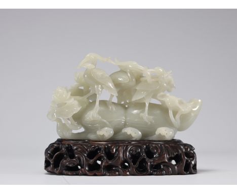 White jade group carved "cranes and lotus flowers" on a beautiful wooden base from Qing period (æ¸…æœ) - Weight: 1.85 kg - Sh