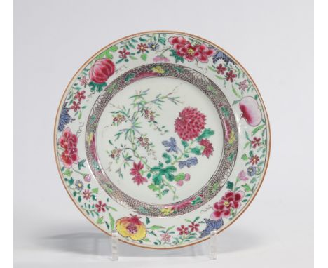 Famille Rose porcelain plate originating from 18th centuryÂ&nbsp; - Weight: 285 g - Shipping available - Region: Chine - Size