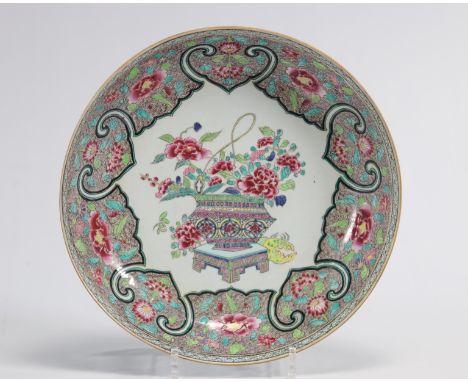 Famille Rose porcelain plate originating from 18th centuryÂ&nbsp; - Weight: 700 g - Shipping available - Region: Chine - Size