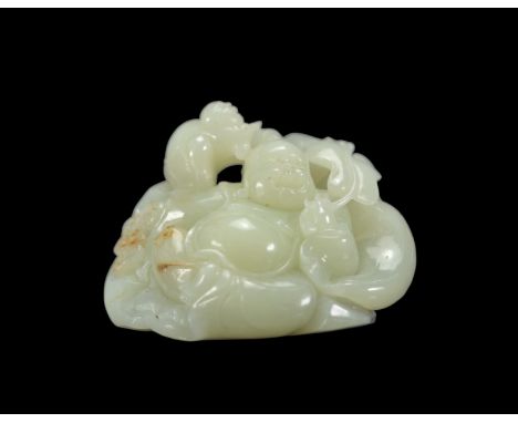 Light green and rust jade carved with a Buddha - Weight: 220 g - Shipping available - Region: Chine - Sizes: H 55MM L80 MM - 