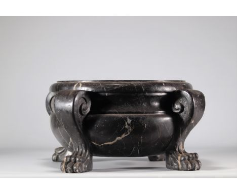 Imposing marble basin with paw feet from 18th century - Weight: 80.00 kg - Shipping unavailable - Region: Europe - Sizes: H 2