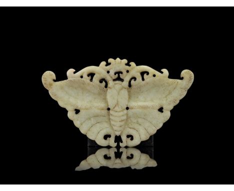 Neolithic carved jade butterfly - Weight: 27 g - Shipping available - Region: Chine - Sizes: H 55 MM L 90 MM - At first glanc