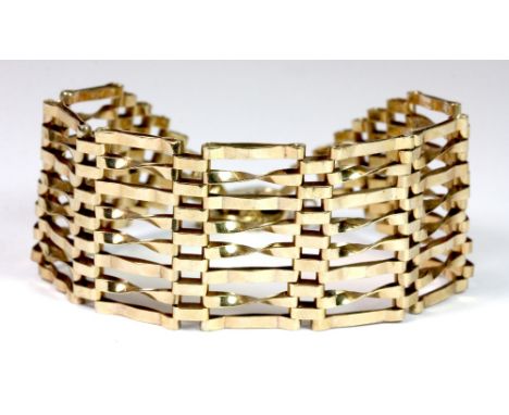 A 9ct gold 8 bar gate bracelet, 16.4g approx.