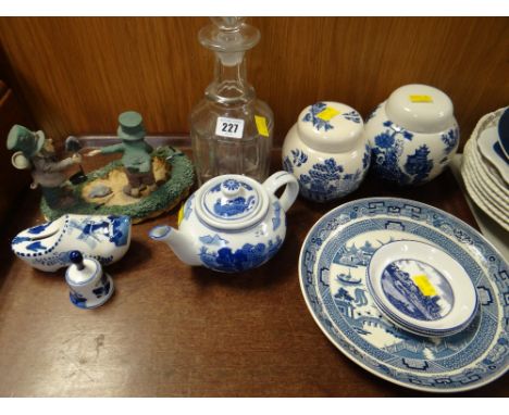 Small of parcel of blue & white china including ginger jars, teapot, decanter etc