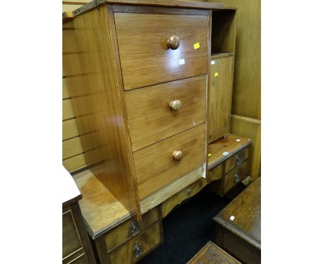 A vintage kneehole dressing table / desk on cabriole legs together with two bedside cabinets