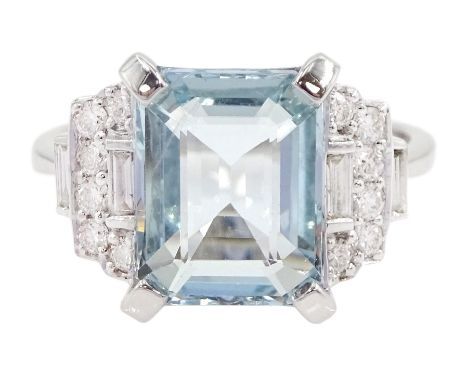 18ct white gold octagonal cut aquamarine ring, with baguette cut and round brilliant cut diamonds set either side, stamped 75