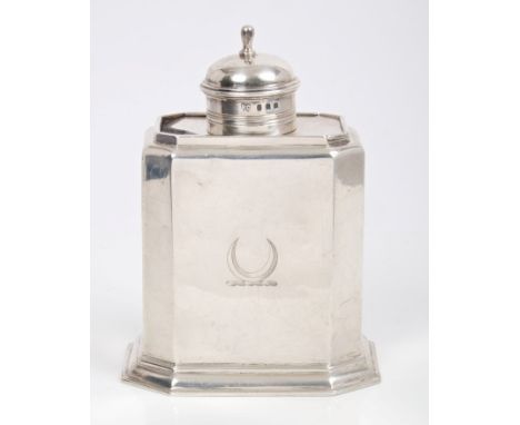 1930s Britannia Standard silver tea caddy of octagonal shape in the early Georgian style, with engraved armorial and slip-on 