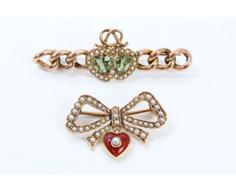 Victorian green stone and seed pearl sweetheart brooch with two interlocking hearts, surmounted by a knot, together with a la