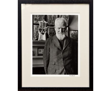 *Photography:  Alfred Eisenstaedt (1898 - 1995), 'George Bernard Shaw with a metal mask of his face at his flat 4 Whitehall i