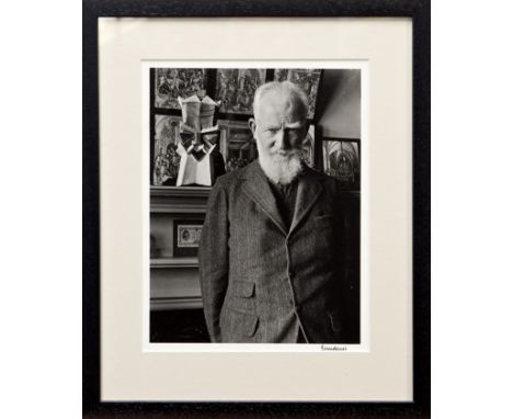 *Photography:  Alfred Eisenstaedt (1898 - 1995), 'George Bernard Shaw with a metal mask of his face at his flat 4 Whitehall i