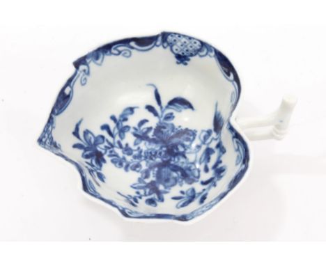 18th century Worcester blue and white leaf-shaped pickle dish with painted floral decoration and leaf moulded pad feet and st
