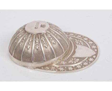 George V silver novelty caddy spoon in the form of a Jockey cap, by Thomas Bradbury & Sons (Sheffield 1912)   CONDITION REPOR
