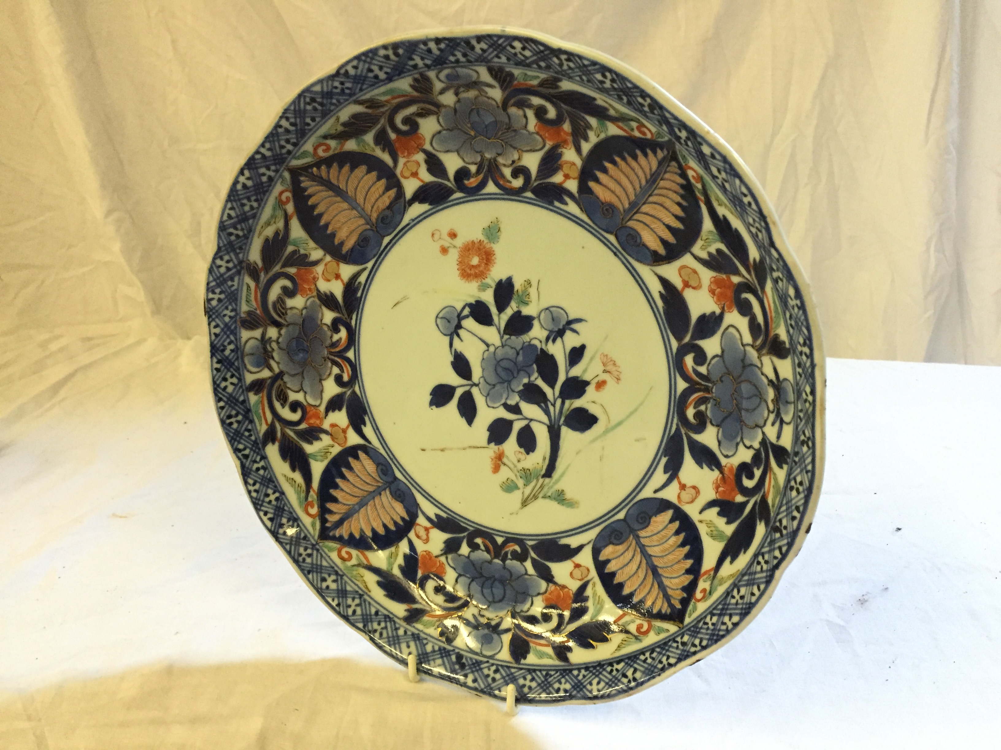 A Chinese plate with markings. 285 mm