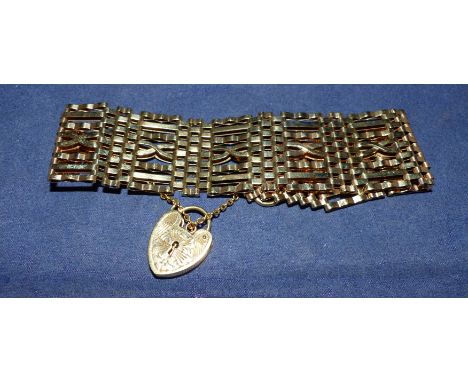 A wide 9 carat hallmarked gold gate bracelet, stamped '375', with heart lock