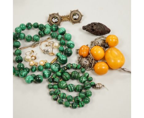 Assorted jewellery including a white metal and micro mosaic brooch, malachite necklace, 9ct and gem set bar brooch and ring, 