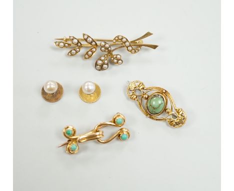 An Edwardian 15ct and seed pearl cluster set spray brooch, 47mm, a 15ct and four stone turquoise set brooch, one other yellow