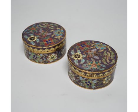 A pair of Chinese cloisonné enamel circular boxes and covers, Qing dynasty, 9.5cm diameter