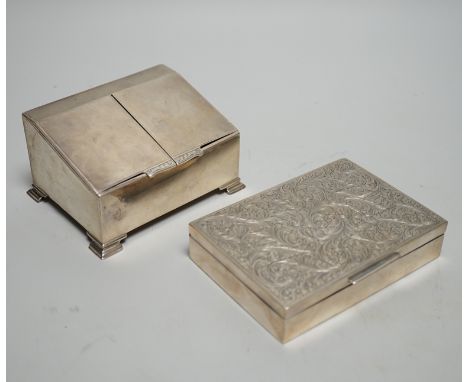 A George V Art Deco engine turned silver twin compartment cigarette box, with slant front, W.I. Broadway &amp; Co, Birmingham