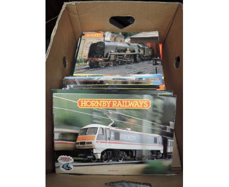 A box of 1980's and later Hornby catalogues