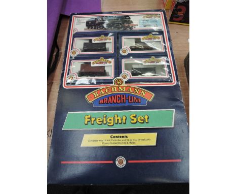 A Bachmann 00 gauge Frieght Set in original box 30-900