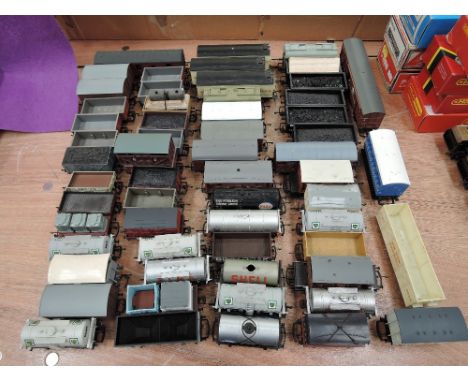 A collection of Hornby, Bachmann and similar 00 gauge rolling stock, approx 60 items