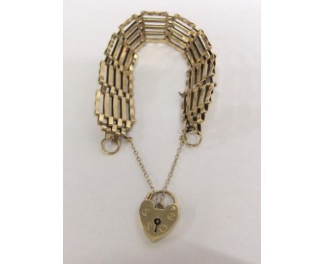 Ladies 9ct Gold 5 Bar Gate Bracelet with heart shaped padlock  CONDITION REPORT 17.8g