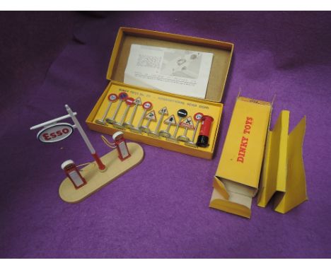 Two Dinky Toys part sets, International Road Signs 771 & Petrol Pump Station, Esso 781 both in original yellow boxes along wi