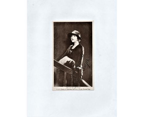 Betty Balfour signed 6x4 vintage black and white photograph. Balfour was an English screen actress, popular during the silent