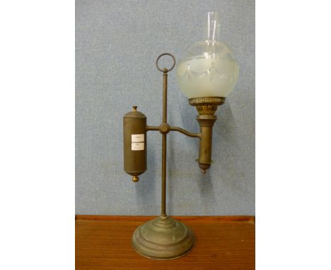 An early 20th Century brass paraffin lamp 