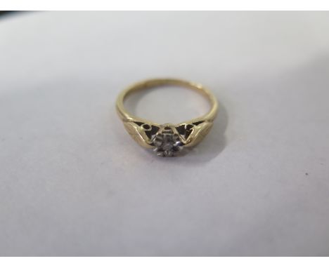An 18ct gold illusion set diamond ring, size K/L, approx 1.9 grams, in good condition 