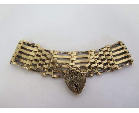 A 9ct gold gate link bracelet, approx 16cm long, approx 13.6 grams, with some usage marks but overall in good condition 