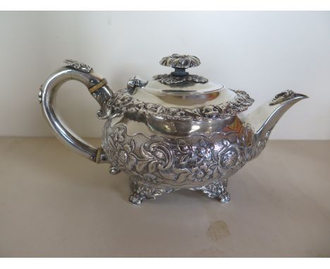 A Georgian silver teapot with repousse decoration, approx 12.6 troy oz overall, approx 10cm high, decorative but with loose h