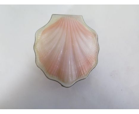 An unusual frosted milk glass silver Russian clam shell compact with 875 silver hallmarks, 7cm wide in good condition 