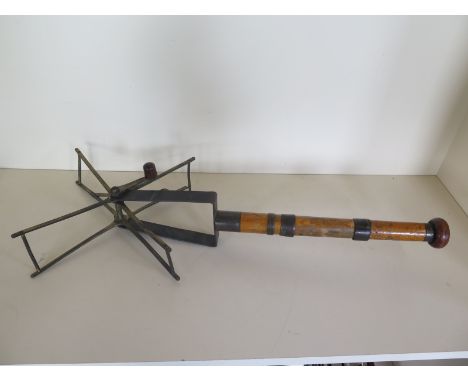 A vintage angling line dryer by Farlow and co, 63cm long, break to one strut 