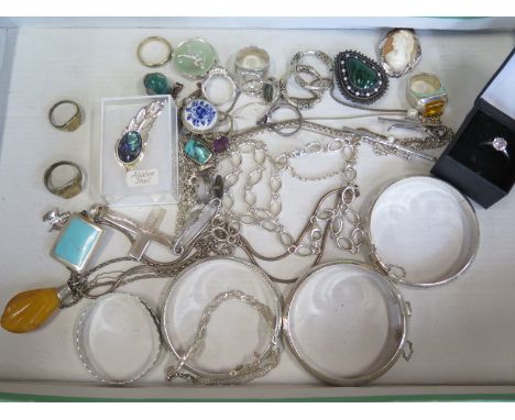 A collection of vintage silver jewellery to include amber, turquoise and moonstone pendants, amethyst rings, 8ct gold and sil