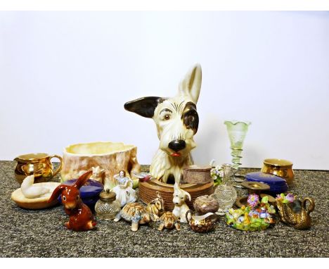 Sylvac pottery bowl, a Crown Devon model of a dog (damaged), 1950's vintage General Electric toaster&nbsp;together with numer